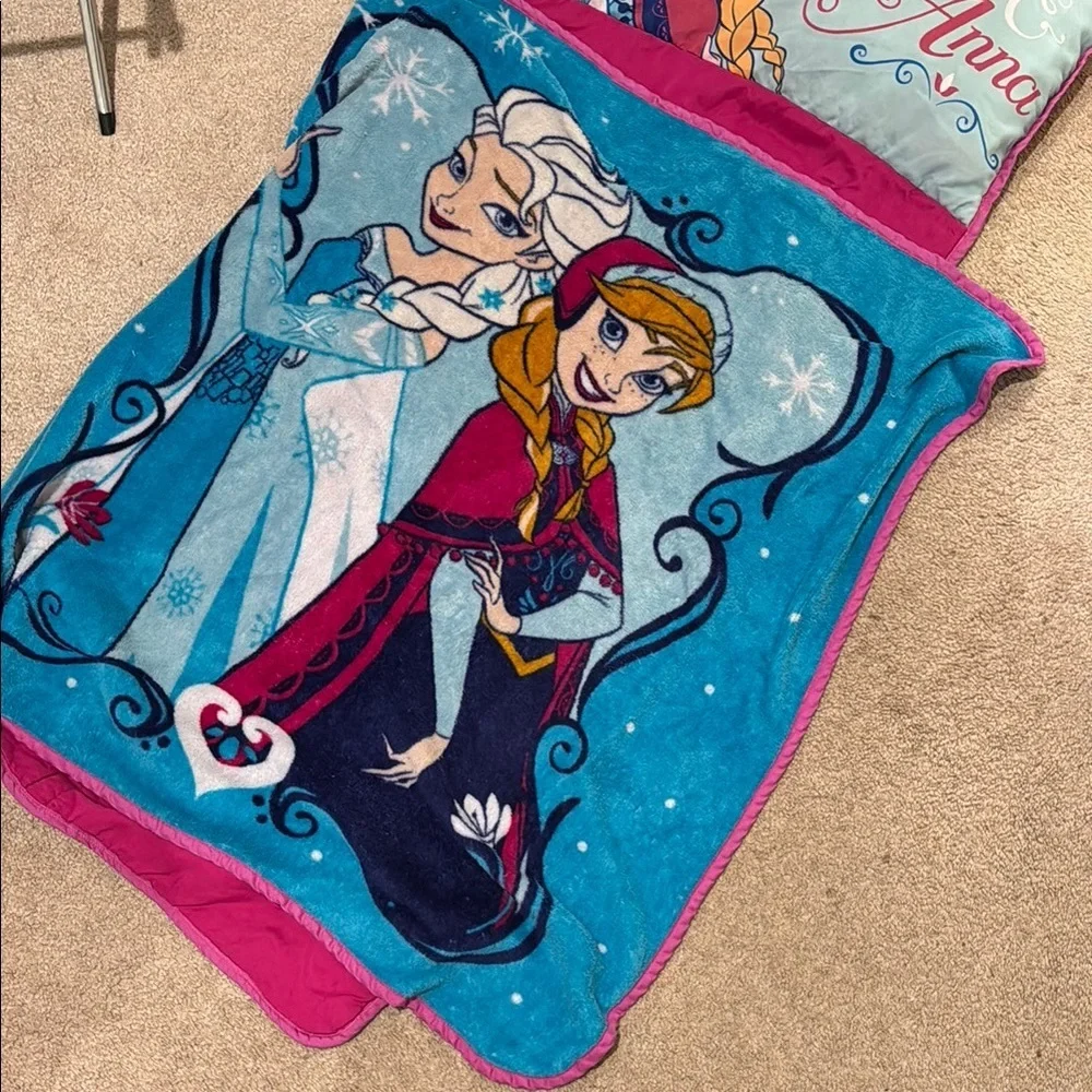 Disney Blue and Pink Blanket with Magical Frozen Design for napping